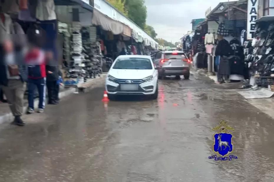 В Самарской области 60-летний водитель сбил девушку на рынке