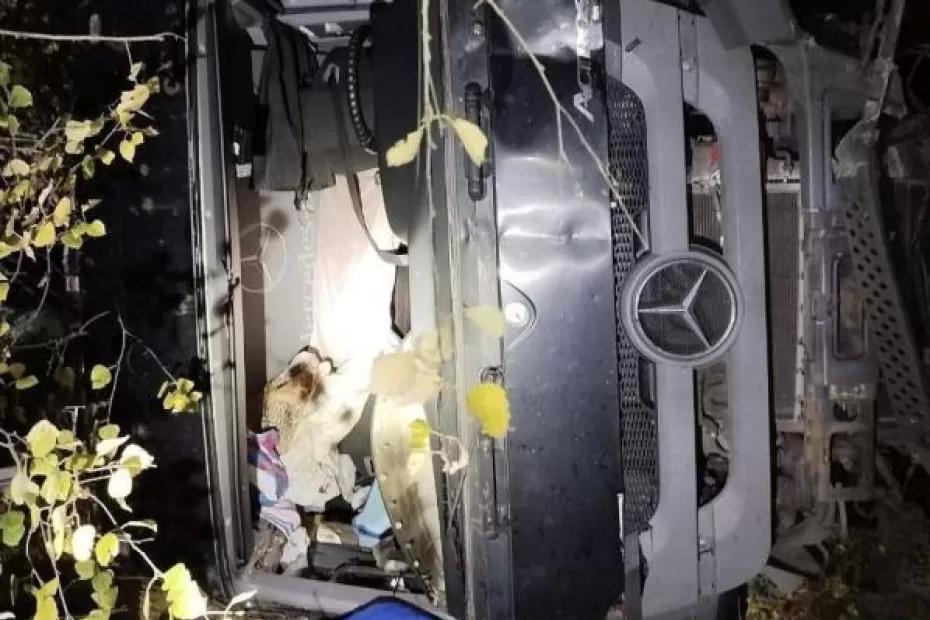 Пострадал человек: в Самарской области 1 октября на трассе столкнулись две фуры