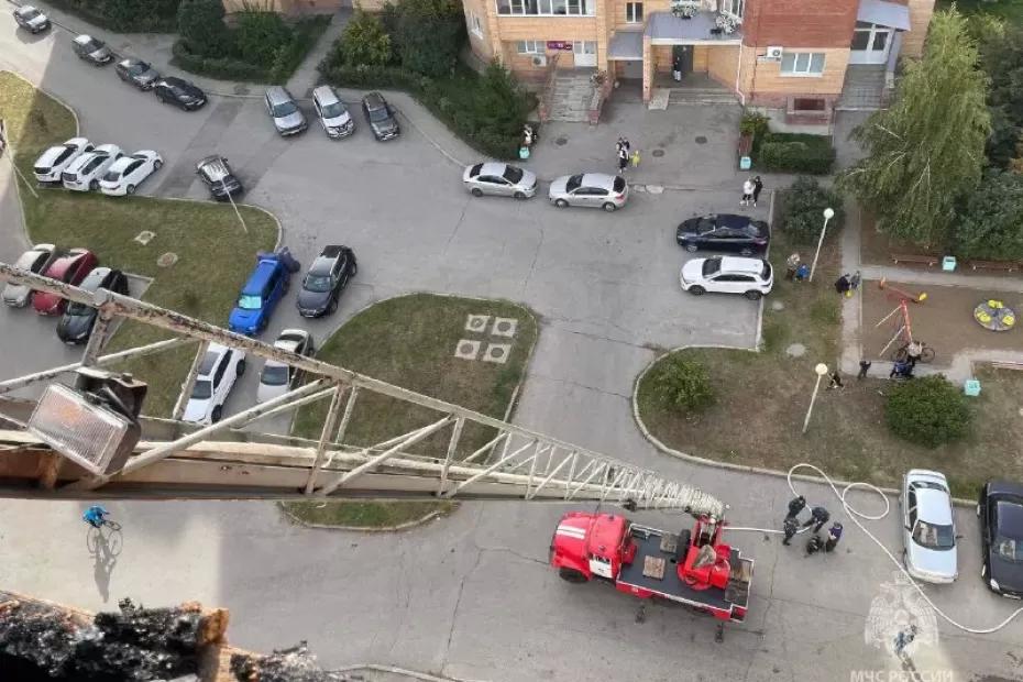 В Тольятти 26 пожарных тушили вещи на балконе высотки