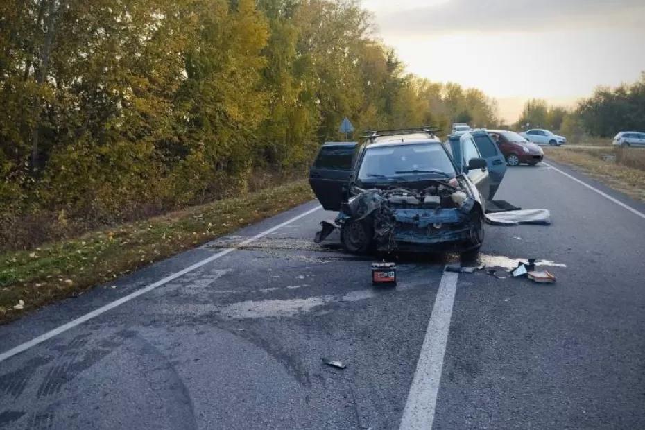 В Самарской области 5 октября на трассе столкнулись «Приора» и «Газель» - появились подробности