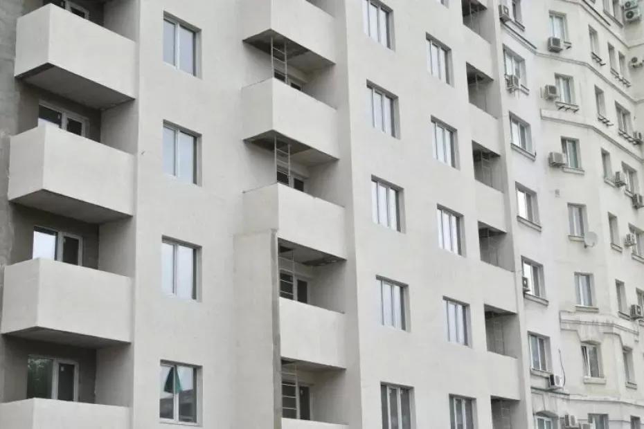 Спасателям пришлось пробить стену в квартире для спасения кота