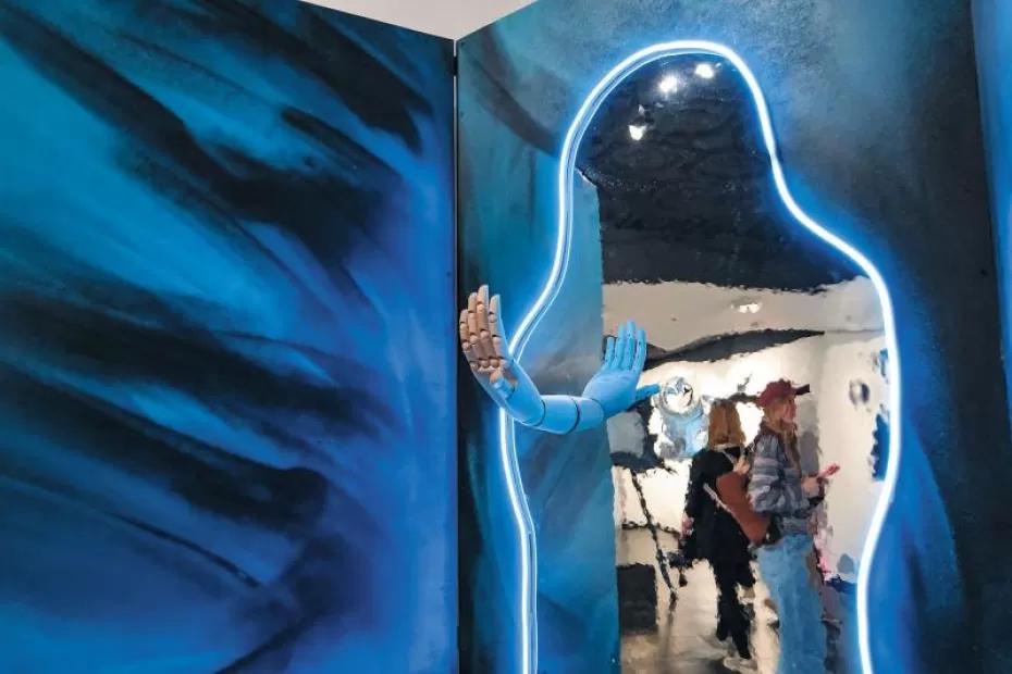 Растопить преграды: в Самаре открыли персональную выставку художника Александра Ильюшина