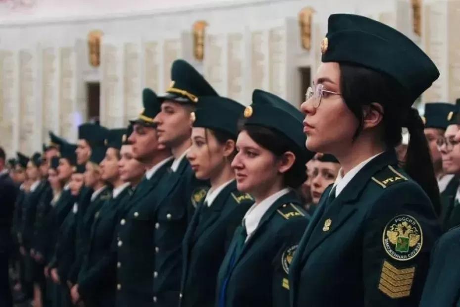 Губернатор Вячеслав Федорищев поздравил работников таможни с профессиональным праздником