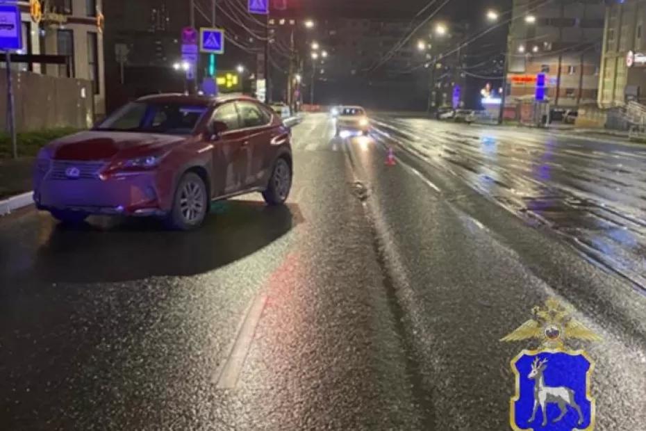 В Самаре женщина на «Лексусе» сбила выходящего из трамвая школьника