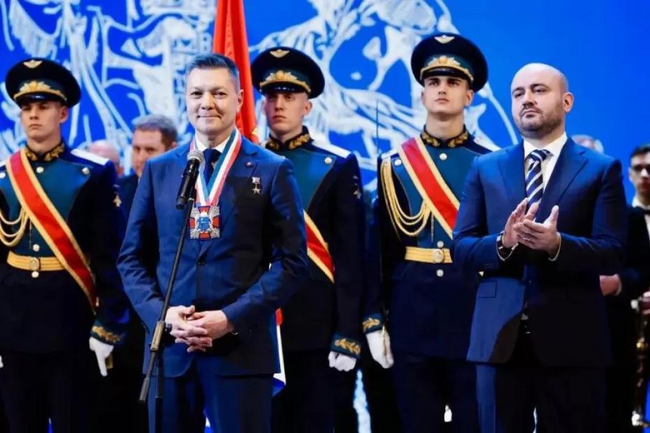 В День народного единства Вячеслав Федорищев вручил награды за вклад в развитие региона