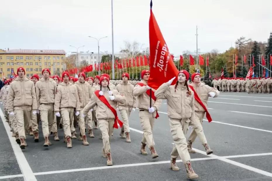 Юнармейцы провели мини-парад для ветерана ВОВ в Самаре