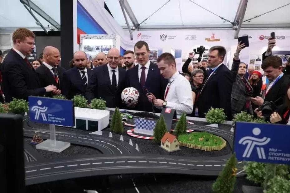 Дмитрий Чернышенко и Вячеслав Федорищев наградили победителей фиджитал-турнира «Кубок Победы. Волга»