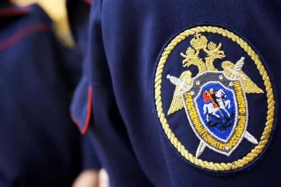 Нарушение и агрессия: в Самаре мужчины припарковали легковушку на остановке и отказывались ее переставить