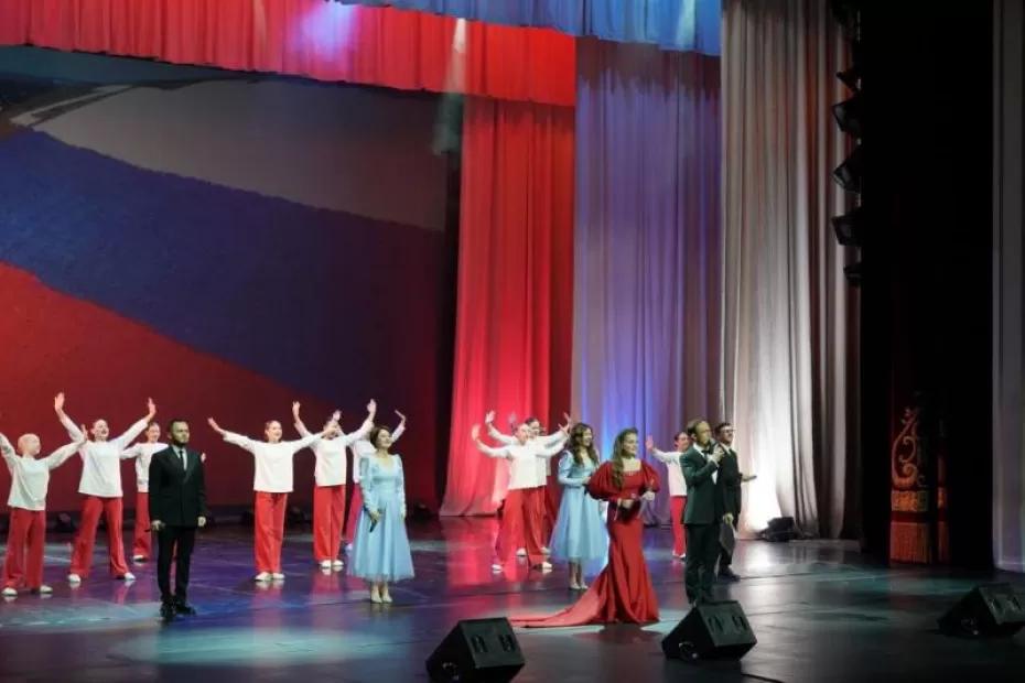 Вячеслав Федорищев в преддверии Дня профсоюзов вручил заслуженные награды жителям Самарской области