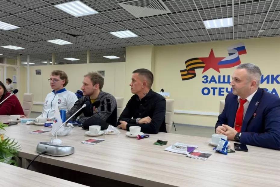 В Самаре ветеранам СВО вручили адаптивную одежду и наградили медалями в рамках фиджитал-турнира «Кубок Победы. Волга»