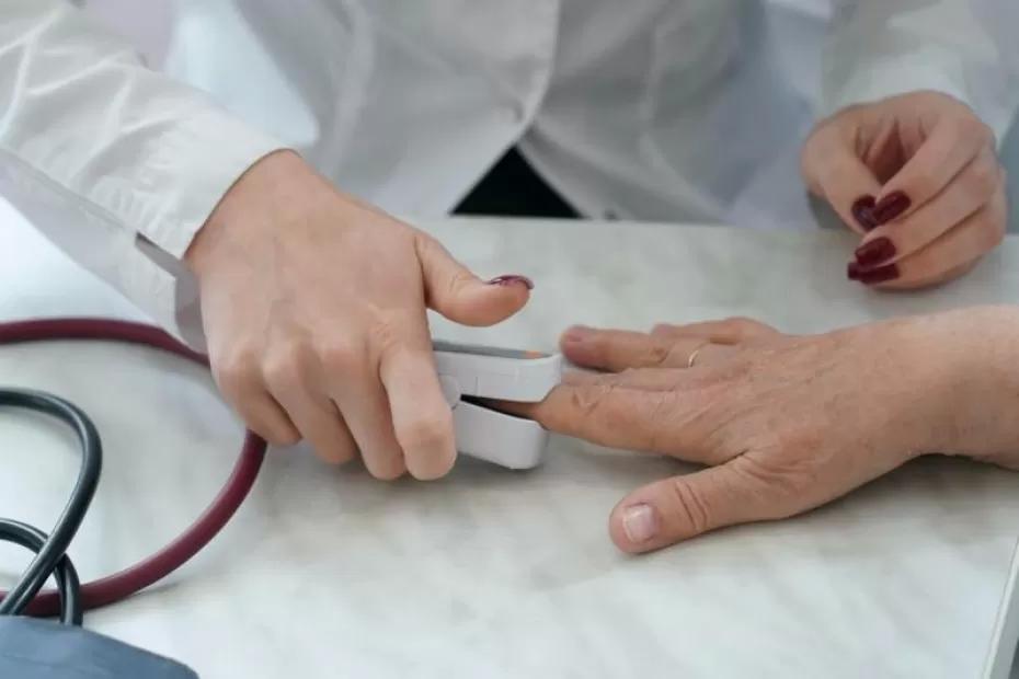 Специалисты перечислили симптомы опасной респираторной инфекции