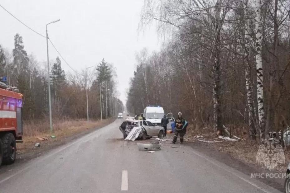 В Самаре 25 ноября столкнулись три легковушки и автобус