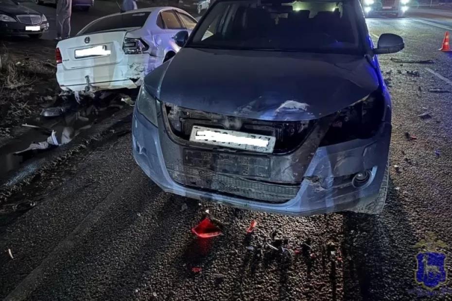 Столкнулись четыре авто: в Самаре 25 ноября в массовой аварии пострадали два человека