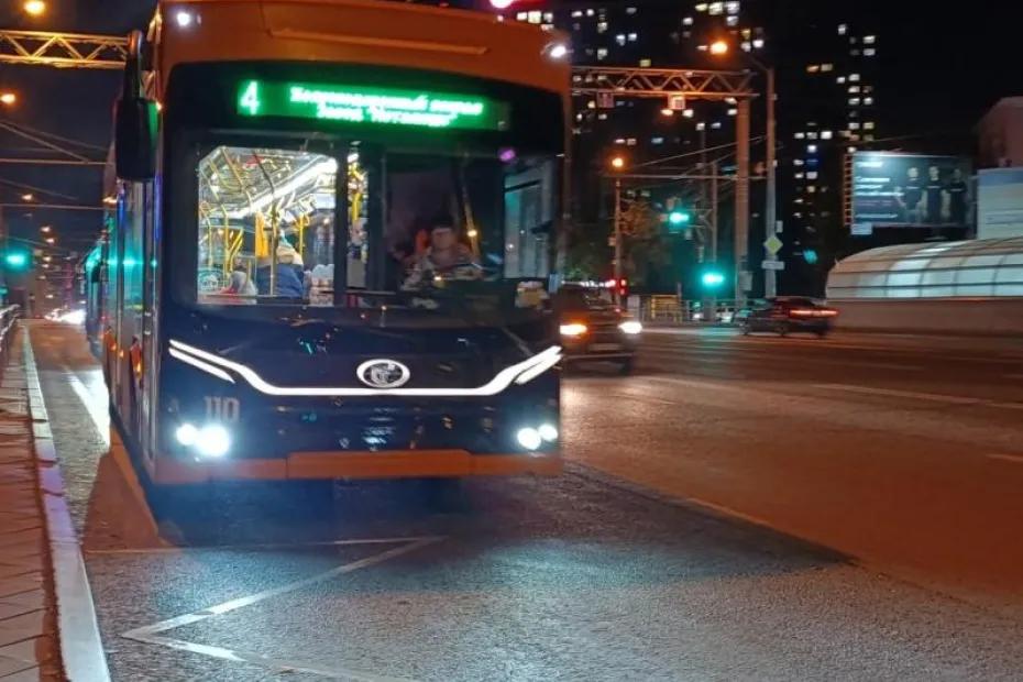 В Самаре 29 ноября легковушка опрокинулась из-за автобуса