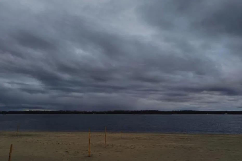 Врач рассказал, как метеочувствительным людям пережить температурные качели