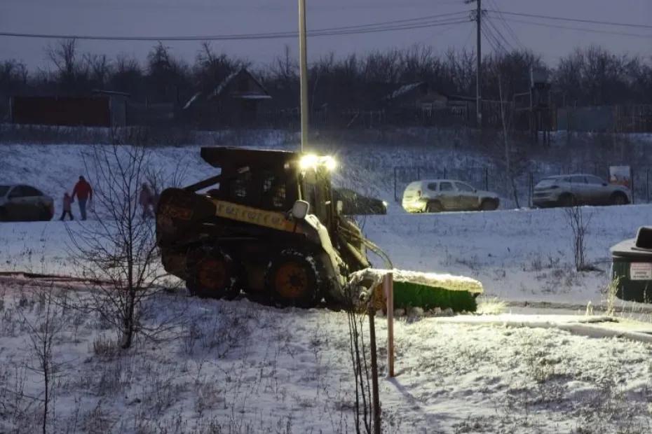 В Самарской области ночью 13 декабря усиленно чистили дороги и трассы от снега