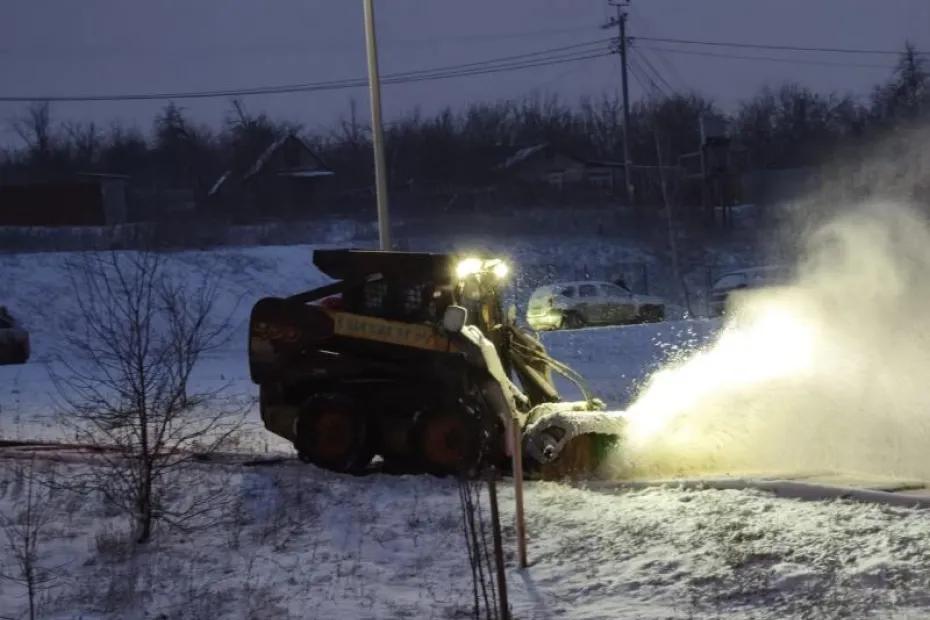 За одну ночь с трасс Самарской области вывезли более 350 тонн снега