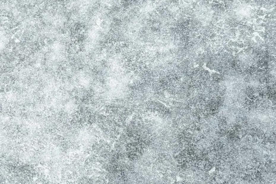 Трещины, лунки и полыньи: самарцам не советуют выходить на тонкий лед