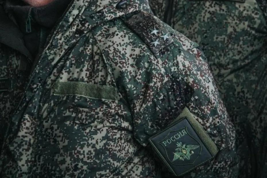 Бывшие воспитанники возвращаются с добром: выпускник центра &laquo;Феникс&raquo; и ветераны СВО подарили детям новогодний праздник