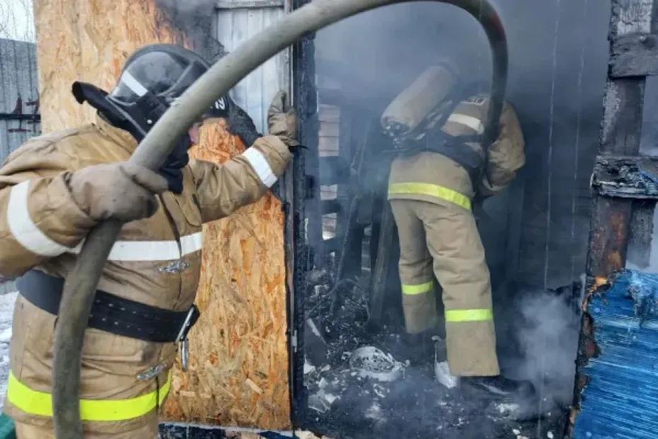 10 января в Клявлино вспыхнули чердак и пристрой частного дома