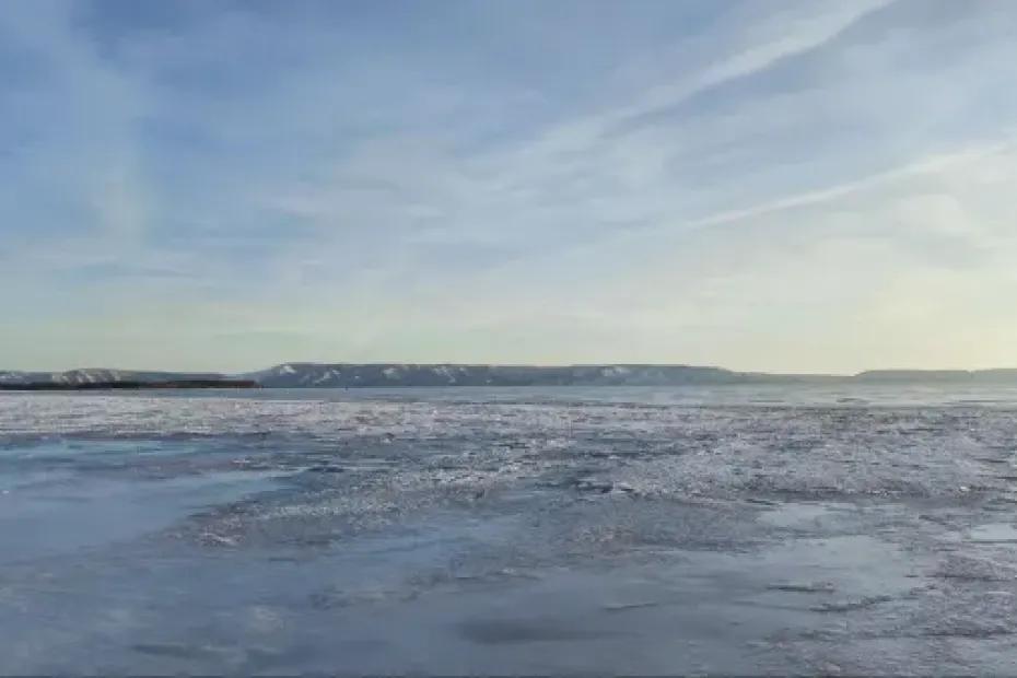 В Самарской области на Волге лед почти в два раза тоньше обычного в начале января