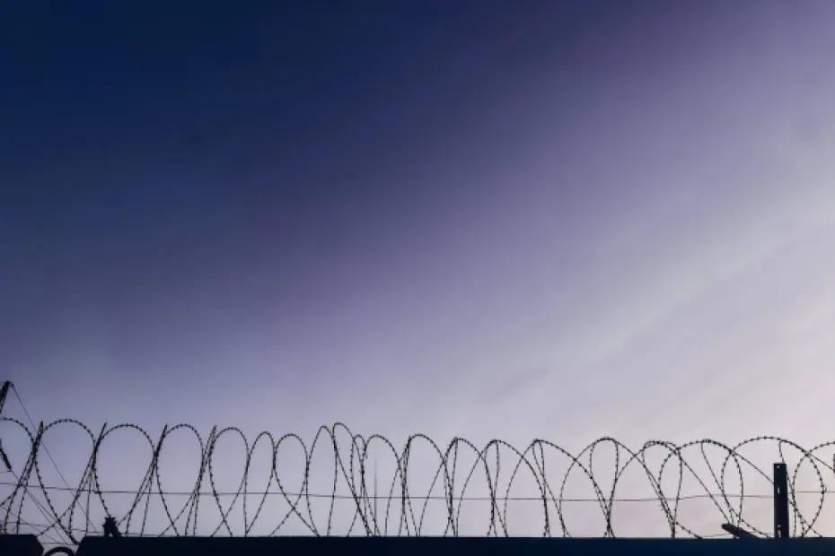 В Тольятти двое уголовников пытались дать взятку сотруднику колонии