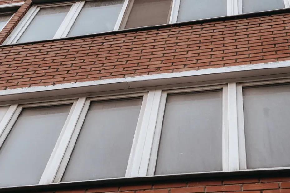 Не убирают подъезд: эксперт рассказал, куда жаловаться