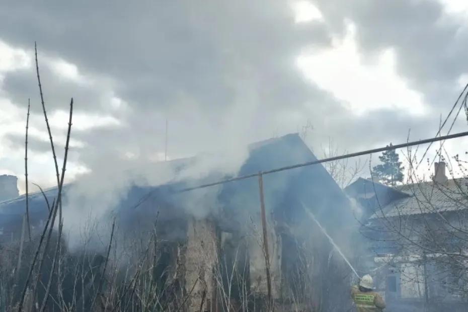 Горит барак на 70 &laquo;квадратах&raquo; в селе Богатое