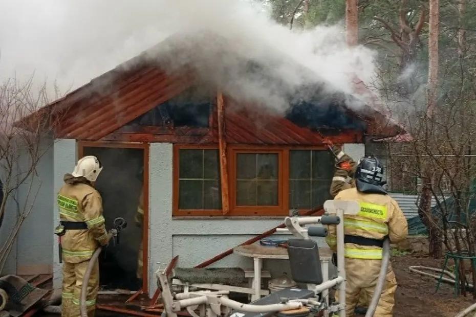 Огонь мог перекинуться: в селе Малая Царевщина загорелась баня