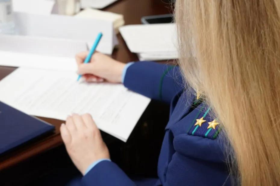 Жестокая месть: две женщины и мужчина похитили, избили и сбросили в озеро девушку