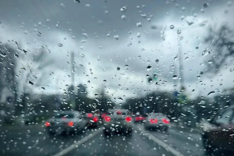 Сильный ветер и дождь: погода в Самарской области 27 апреля