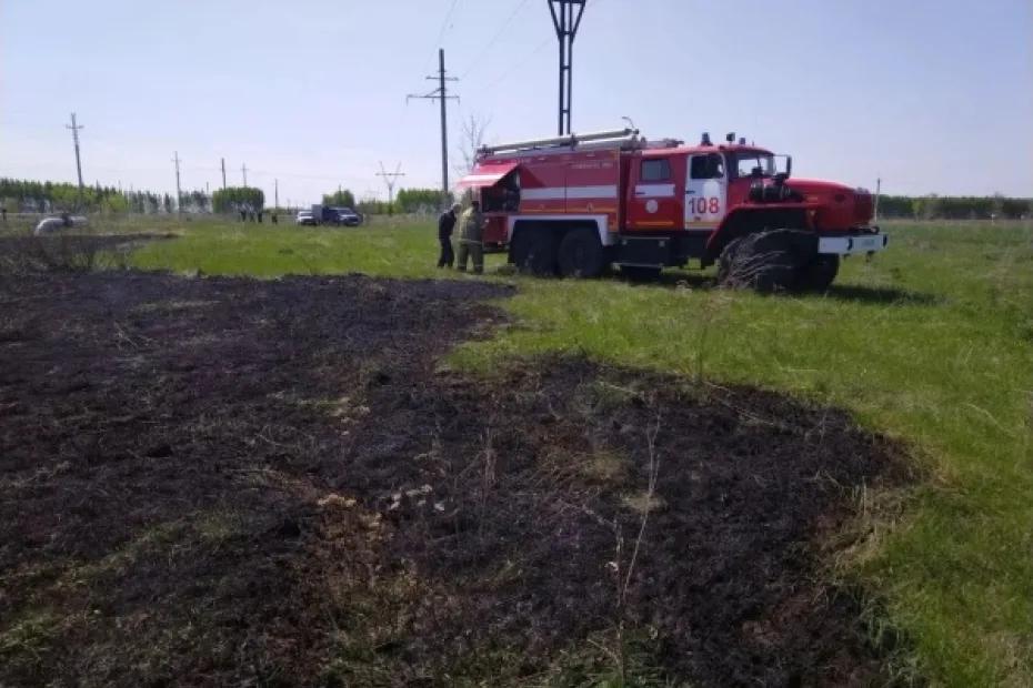 В Кинель-Черкасском районе полыхала трава на 100 &laquo;квадратах&raquo;
