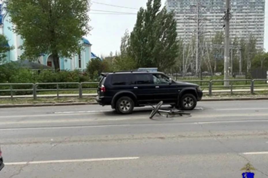 В Самаре велосипедист попал в больницу после столкновения с легковушкой