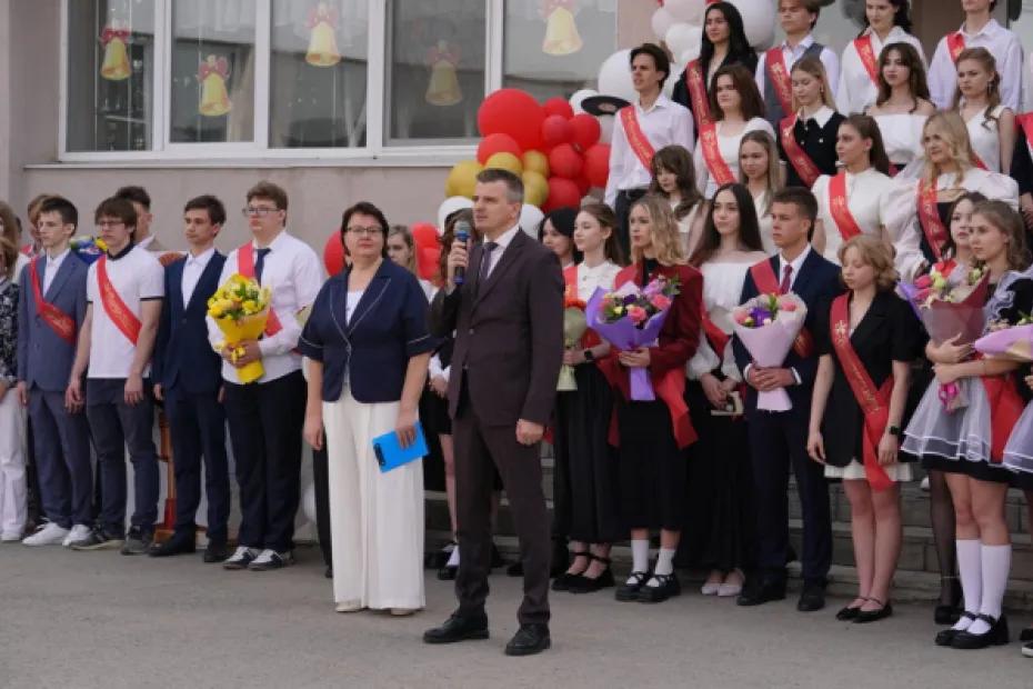 В школах Самарской области 26 мая прозвенел последний звонок