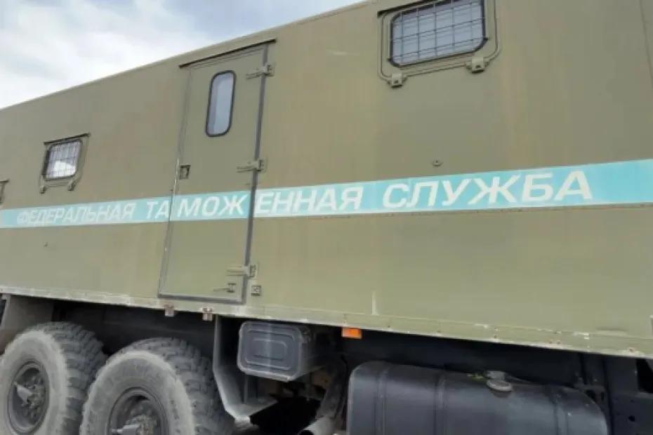 Паре из Приволжья грозит тюрьма за провоз изумрудов в индийском чае