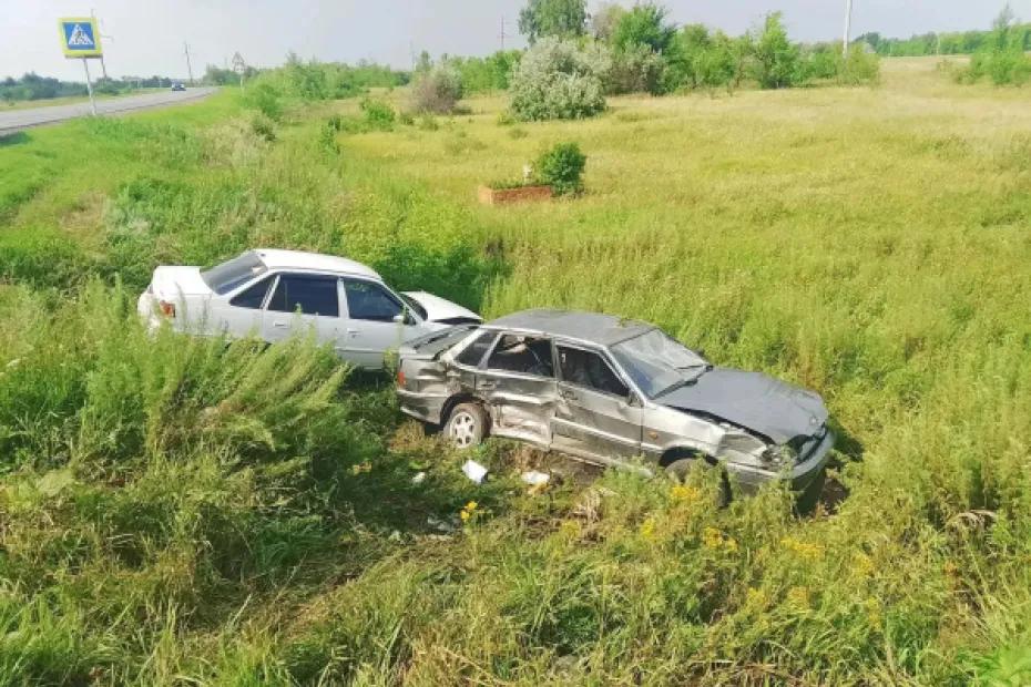 Три человека пострадали в ДТП с легковушками в Самарской области
