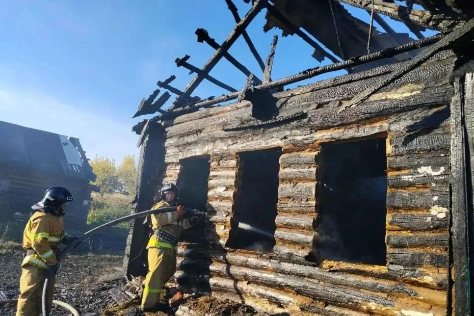 В Челно-Вершинском районе полыхал жилой дом на 80 &laquo;квадартах&raquo;
