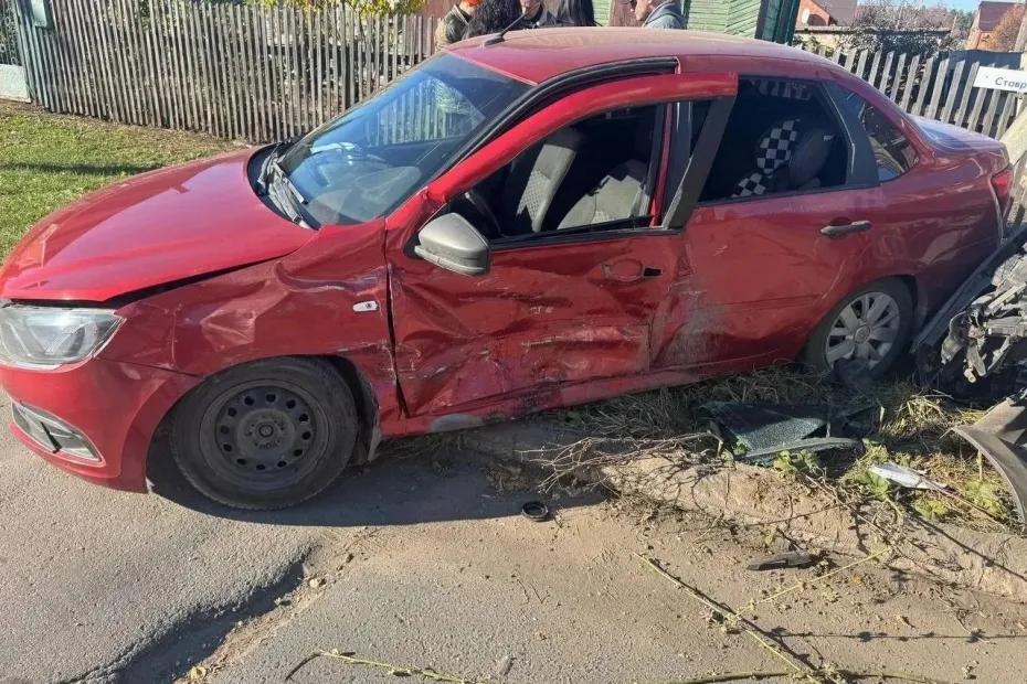 В Тольятти LADA Granta на перекрестке врезалась в Hyundai