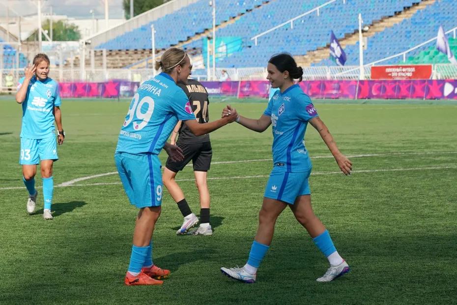 Самарские футболистки завершают домашний сезон