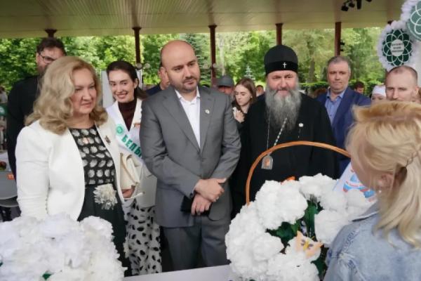 Вячеслав Федорищев принял участие в благотворительной акции &laquo;День белого цветка&raquo;