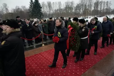 Губернатор Дмитрий Азаров принял участие в памятных мероприятиях в честь 80-летия освобождения Ленинграда от блокады