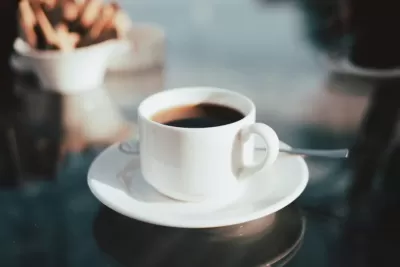Треть россиян начинают свой рабочий день с чашки кофе