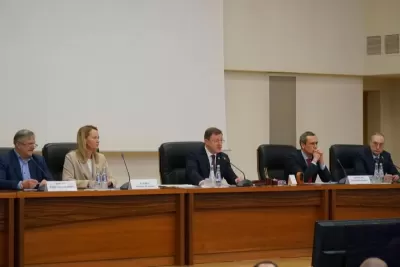 Дмитрий Азаров на совещании с главами муниципалитетов обозначил приоритетные задачи