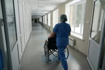 Спасли бойца: врачи достали осколок из его виска
