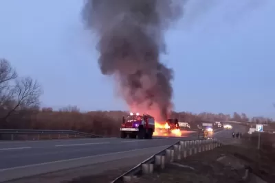 В Самарской области 10 апреля на трассе загорелся КамАЗ