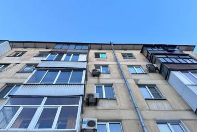 На Урале мужчина спас запертую на балконе 11-го этажа пенсионерку