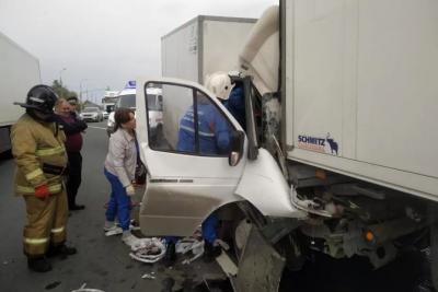 26 апреля в Самарской области «Газель» влетела в грузовик