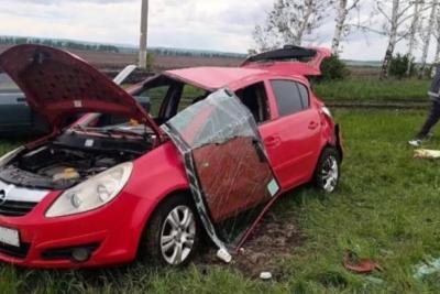 Пострадали дети: в Самарской области женщина на Opel улетела в кювет