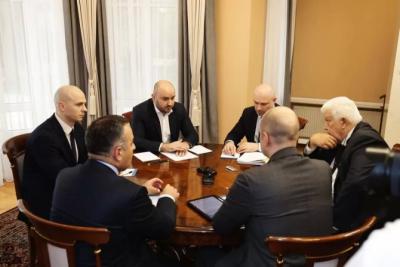 «В ближайшее время будем планировать бизнес-миссии»: губернатор Вячеслав Федорищев встретился с торговыми представителями РФ за рубежом