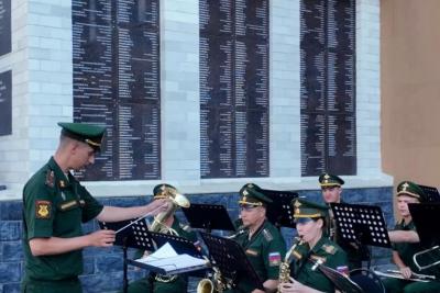 Зрители танцевали и подпевали: в центре Самары военный оркестр выступил под открытым небом